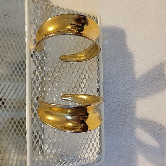 Vtg Signed Clara Studio Inc. Cluster Gold Plated Hoop Loop Half  Moon Earrings - Picture 3 of 6